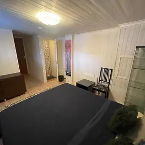Private With Own Entrance Near Airport And Center! Rum i privatbostad Stockholm